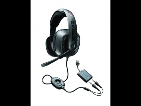 Plantronics Gamingheadset Gamecom 777 mit der USB-Soundkarte, die 7.1-Sound an die Kopfhörer liefert. Das Mikrofon kann unter dem Bügel versteckt werden. Aus dem Headset wird dann ein weniger auffälliger Kopfhörer.